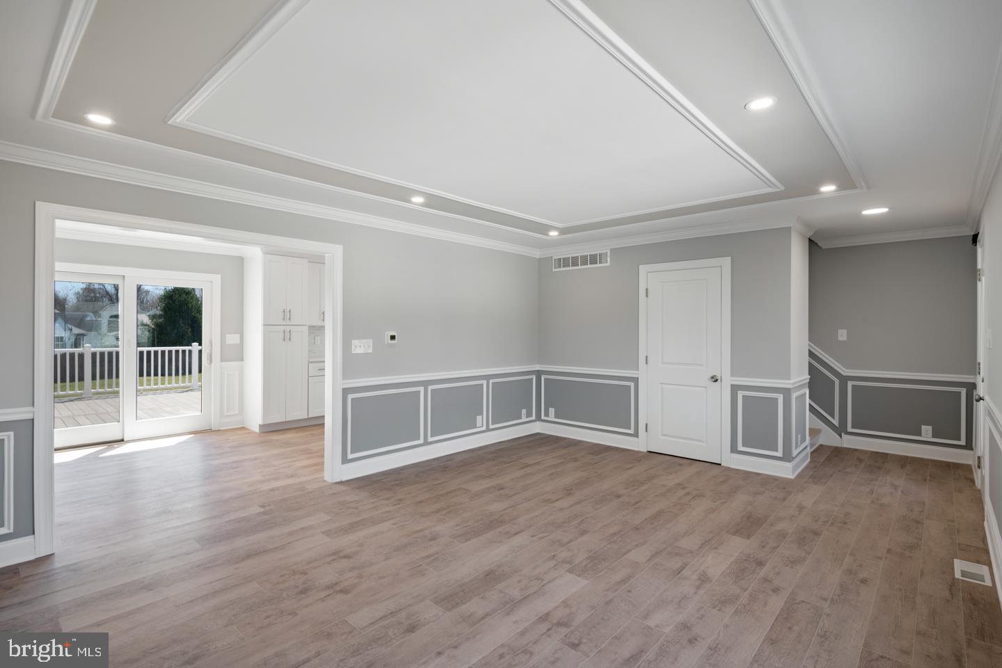 216 Ivy Road Beverly, NJ 08010 - Photo 4 of 28 Gallery Image 4