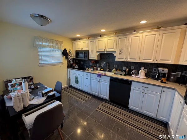 $3,000 | 17 Coram Road, Unit 3D, Shelton, CT 06484