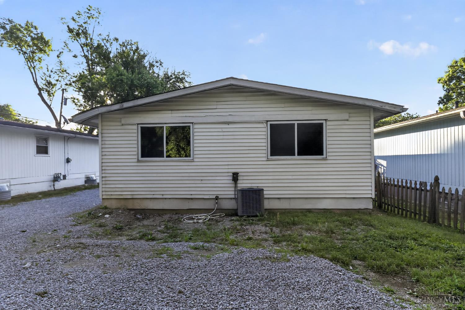 8587 Daly Road Cincinnati, OH 45231 - Photo 4 of 30