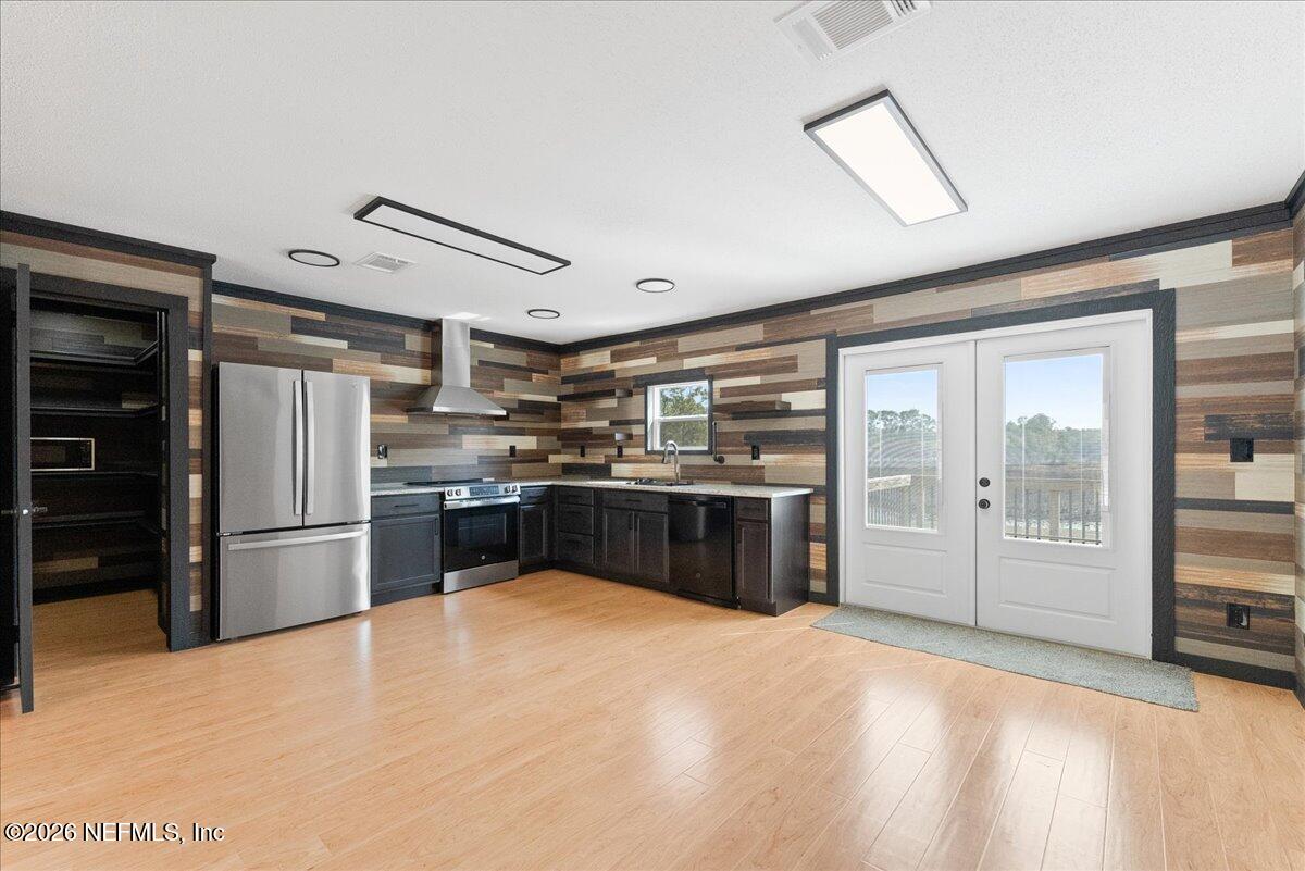 5533 Coronado Street Keystone Heights, FL 32656 - Photo 24 of 73 a kitchen with stainless steel appliances a refrigerator and a stove