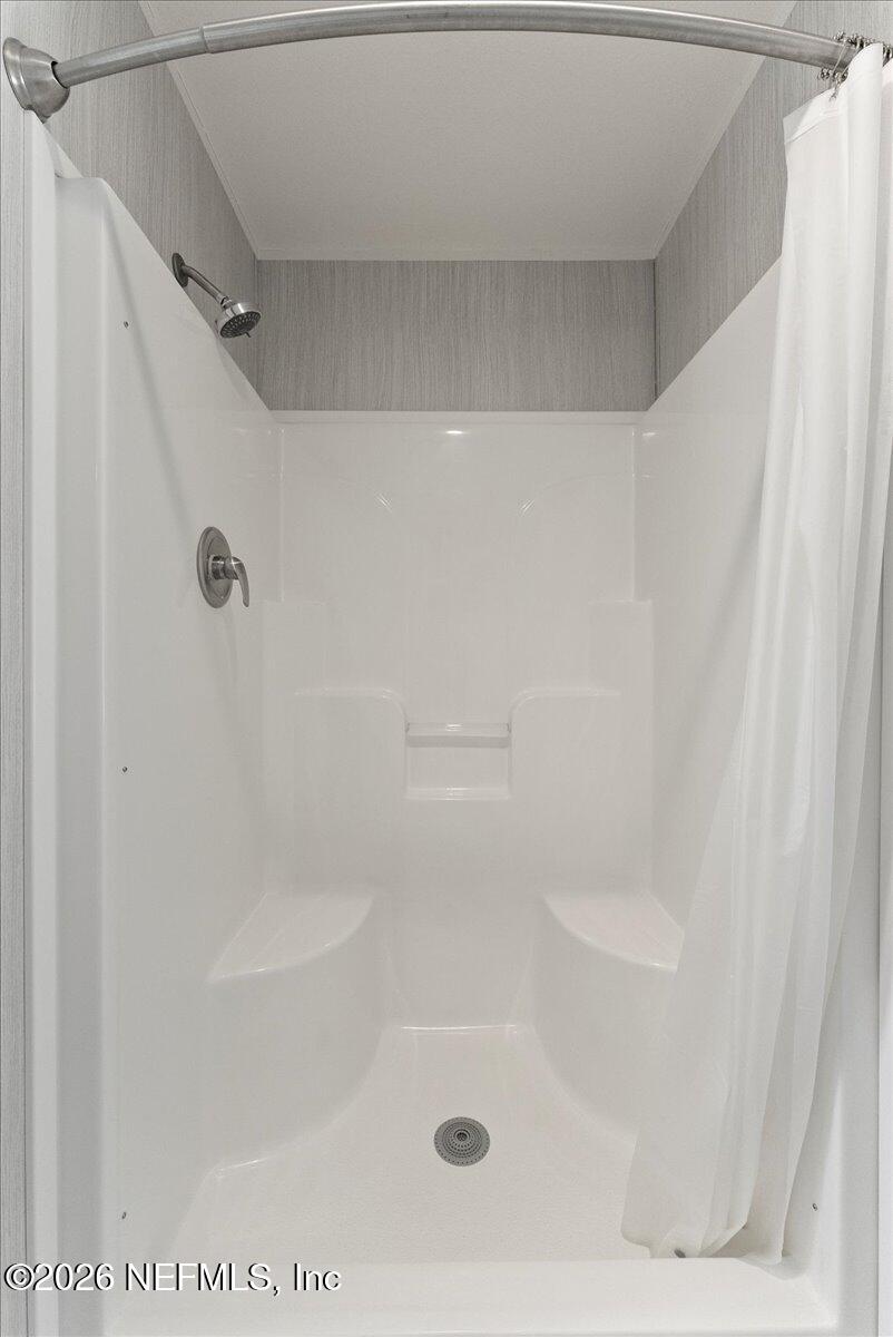 5533 Coronado Street Keystone Heights, FL 32656 - Photo 52 of 73 a close up of a bathtub