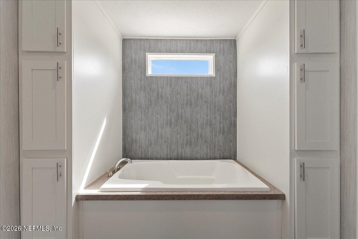 5533 Coronado Street Keystone Heights, FL 32656 - Photo 53 of 73 a bathroom with a bathtub