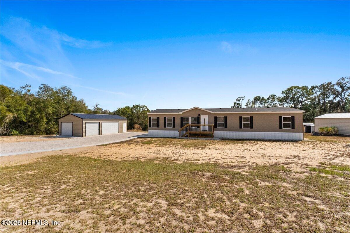 5533 Coronado Street Keystone Heights, FL 32656 - Photo 8 of 73 a house view with a garden space