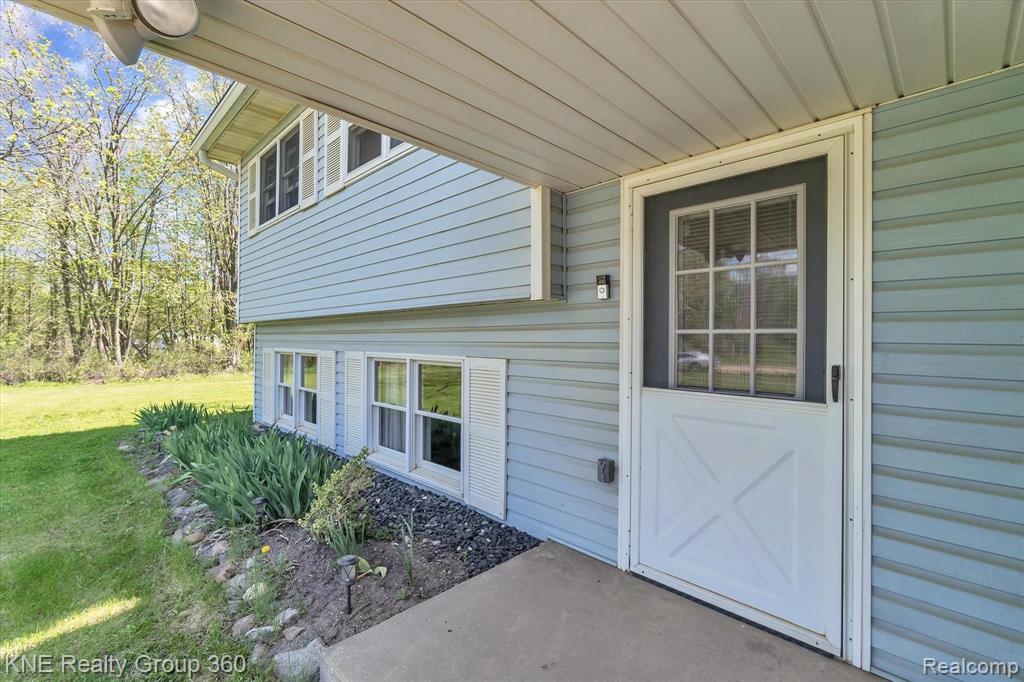 4572 North Fleming Road Howell, MI 48855 - Photo 3 of 35