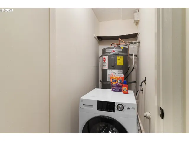 $200,000 | 750 1st Street, Unit E31, Lake Oswego, OR 97034