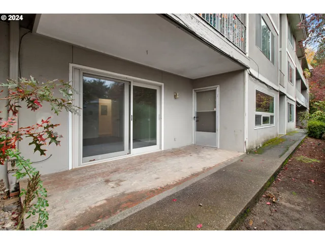 $200,000 | 750 1st Street, Unit E31, Lake Oswego, OR 97034