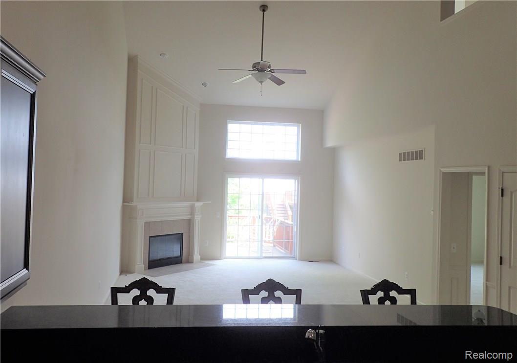 638 Telya Ridge, Unit 27 Milford, MI 48381 - Photo 15 of 54 P8040392.JPG