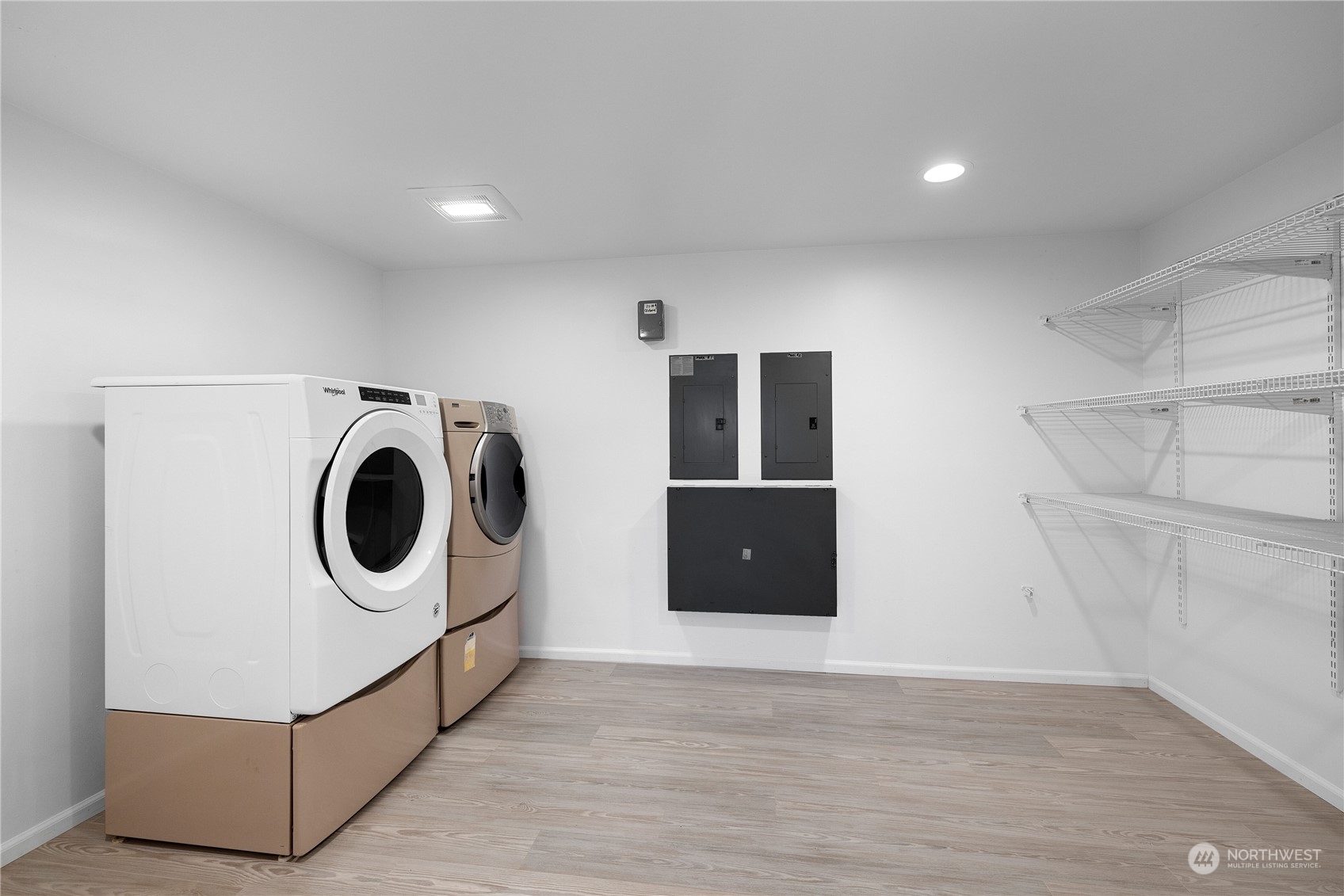 29832 2nd Place Southwest Federal Way, WA 98023 - Photo 27 of 40 a living room with washer and dryer