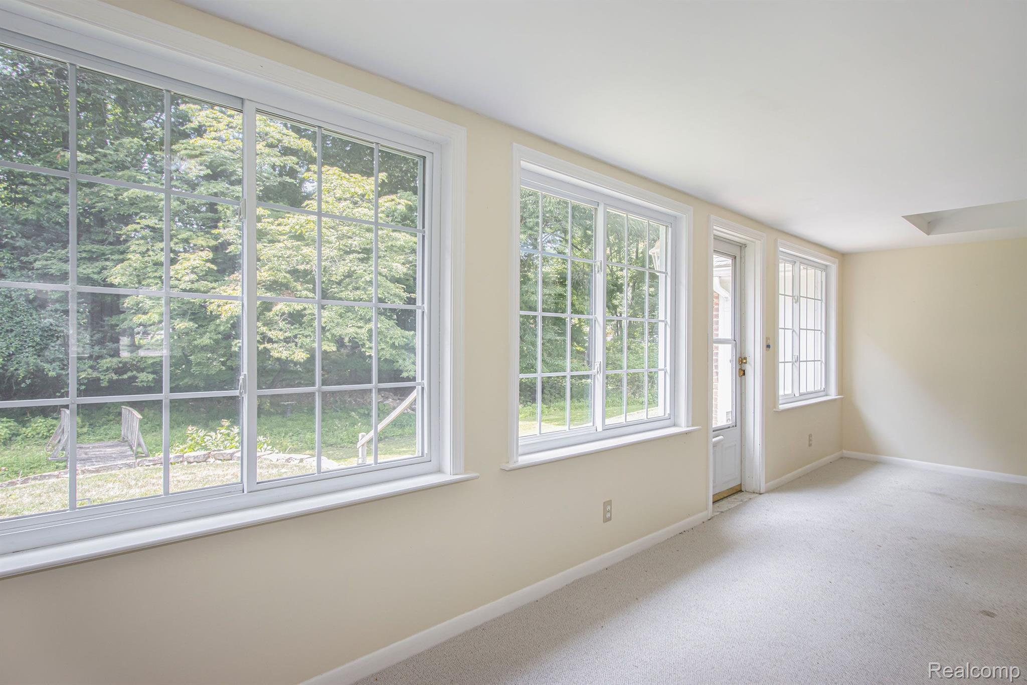 1324 Avon Circle West Rochester, MI 48309 - Photo 31 of 36 Gallery Image 31