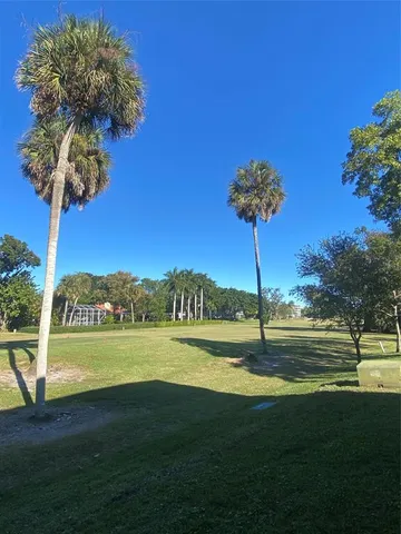 a view of yard with green space