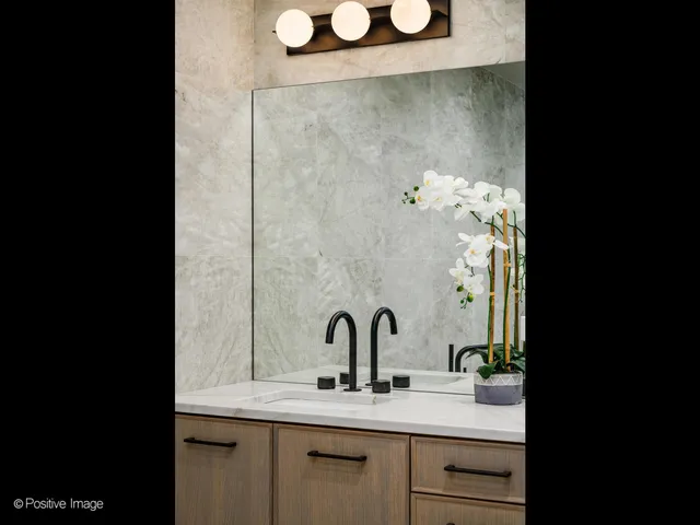 a close view of sink and tap