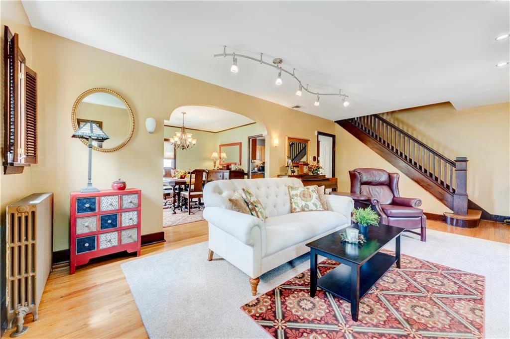 1998 Warriors Road Pittsburgh, PA 15205 - Photo 3 of 19 Gallery Image 3
