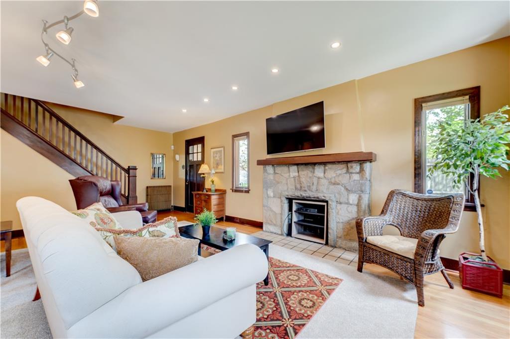 1998 Warriors Road Pittsburgh, PA 15205 - Photo 4 of 19 Gallery Image 4