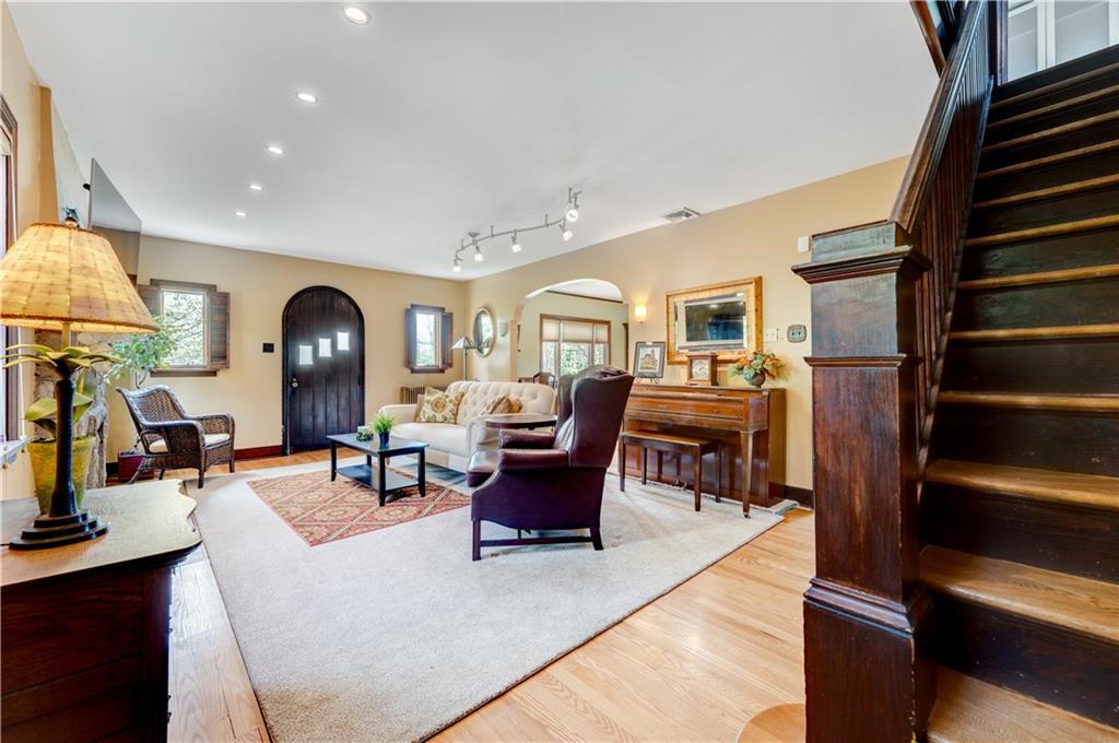 1998 Warriors Road Pittsburgh, PA 15205 - Photo 5 of 19 Gallery Image 5