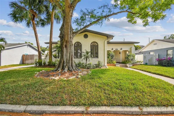 $5,000 | 3120 South Julia Circle, Tampa, FL 33629