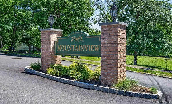 $449,000 | 723 Sierra Vista Lane, Valley Cottage, NY 10989