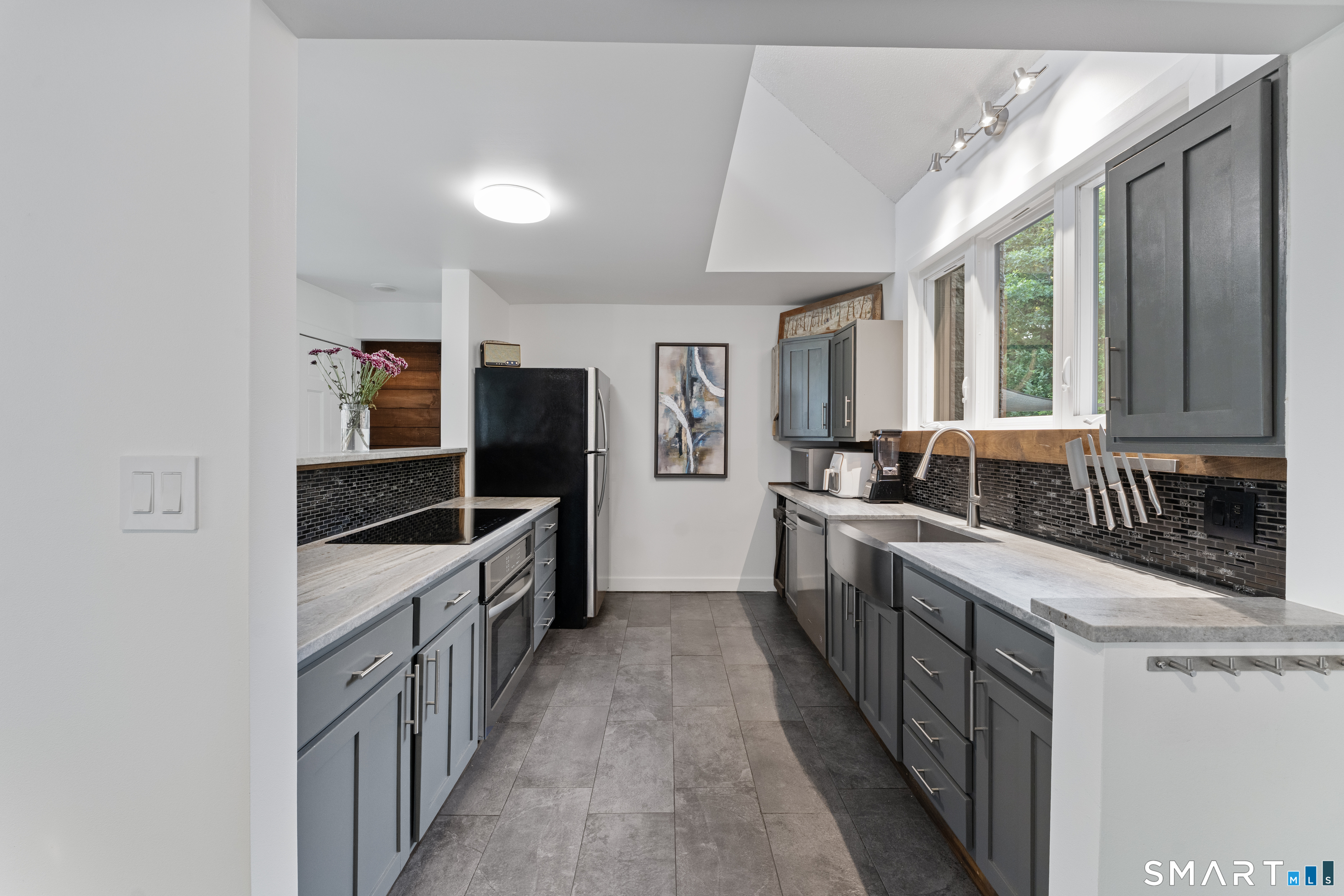 564 Hubbard Road Killingly, CT 06239 - Photo 9 of 40
