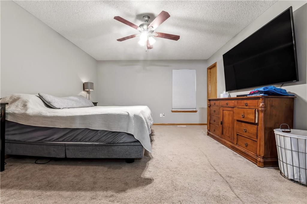 1409 Russell Road Pleasant Hill, MO 64080 - Photo 16 of 34