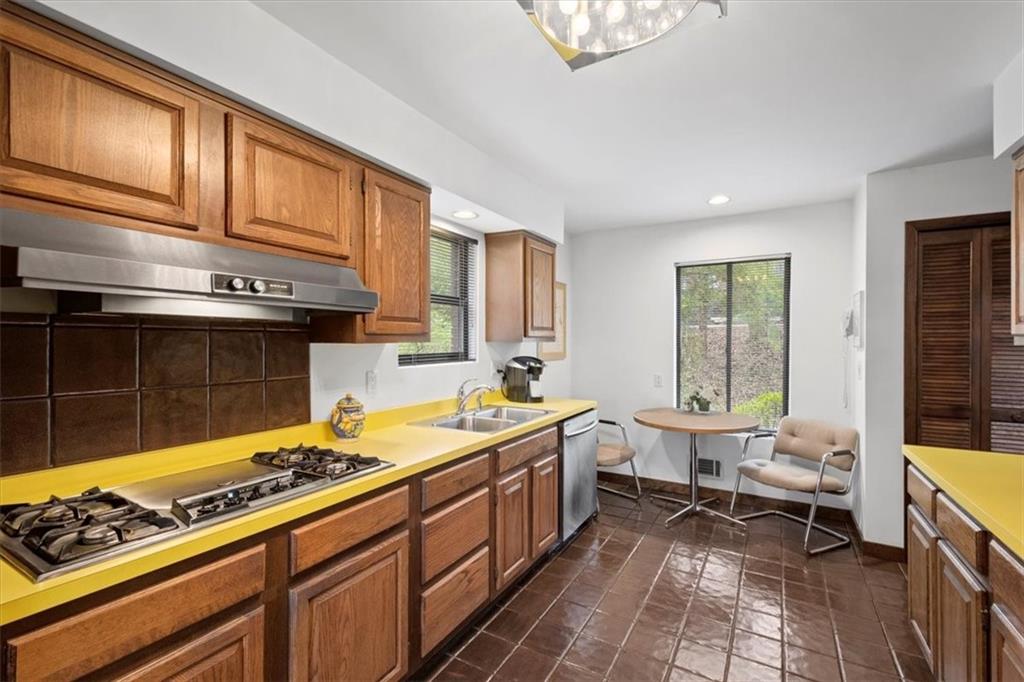 4 Winthrop Road Carnegie, PA 15106 - Photo 9 of 25 Gallery Image 9