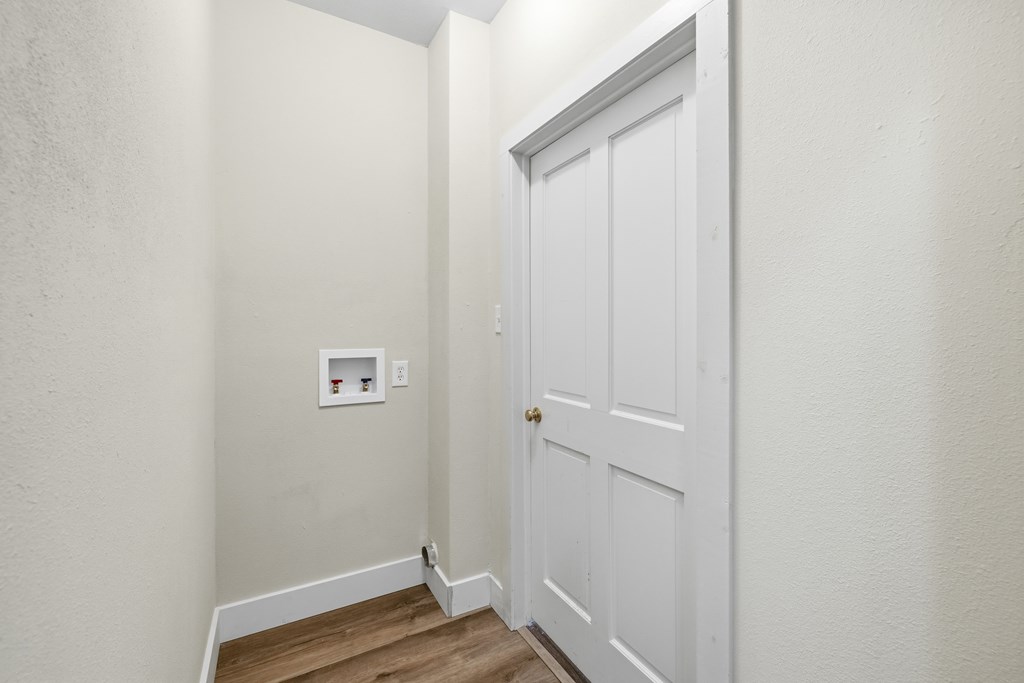 224 Ranch Rim Drive West Ingram, TX 78025 - Photo 32 of 47 Laundry