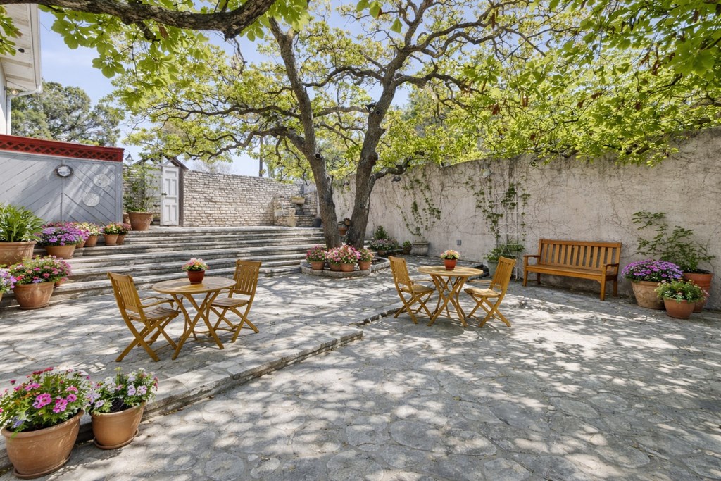 224 Ranch Rim Drive West Ingram, TX 78025 - Photo 10 of 47 Virtually Staged