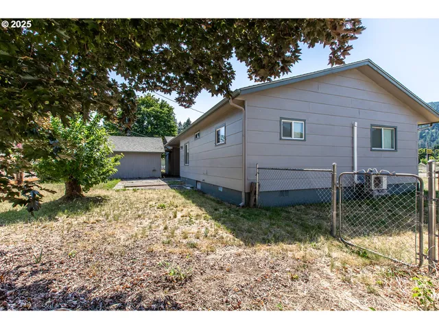 $519,000 | 47601 Highway 58, Oakridge, OR 97463