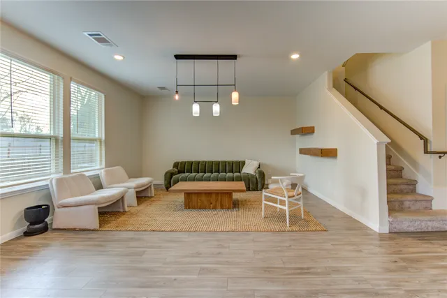 $2,600 | 6706 Hobby Wind Ridge Drive, Houston, TX 77075