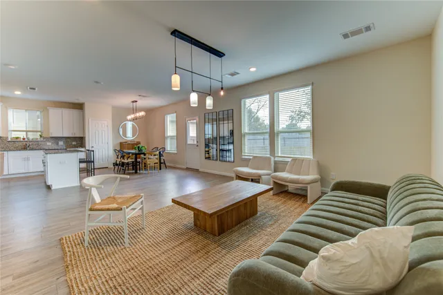 $2,600 | 6706 Hobby Wind Ridge Drive, Houston, TX 77075