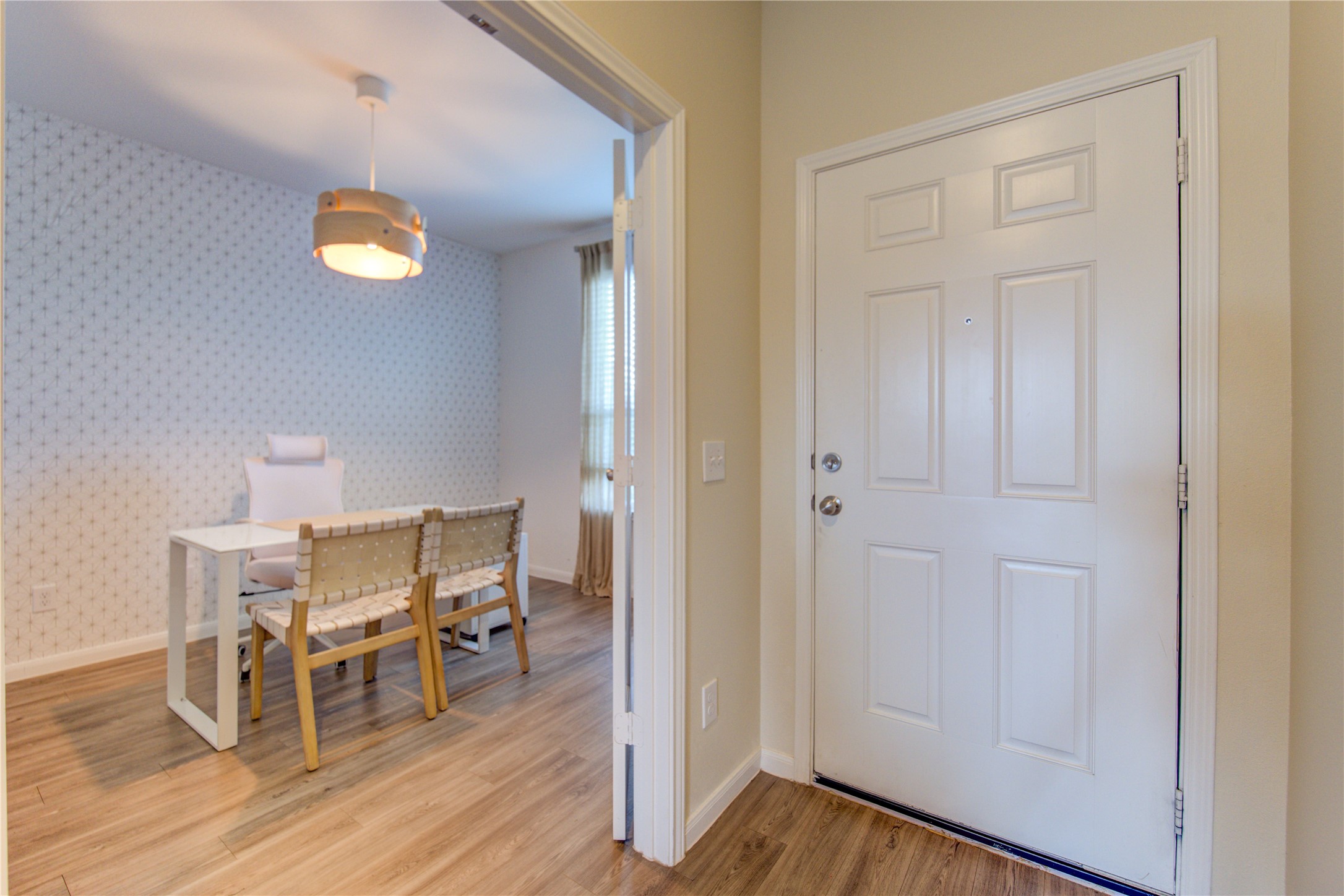 6706 Hobby Wind Ridge Drive Houston, TX 77075 - Photo 28 of 31 a view of a livingroom with furniture and wooden floor