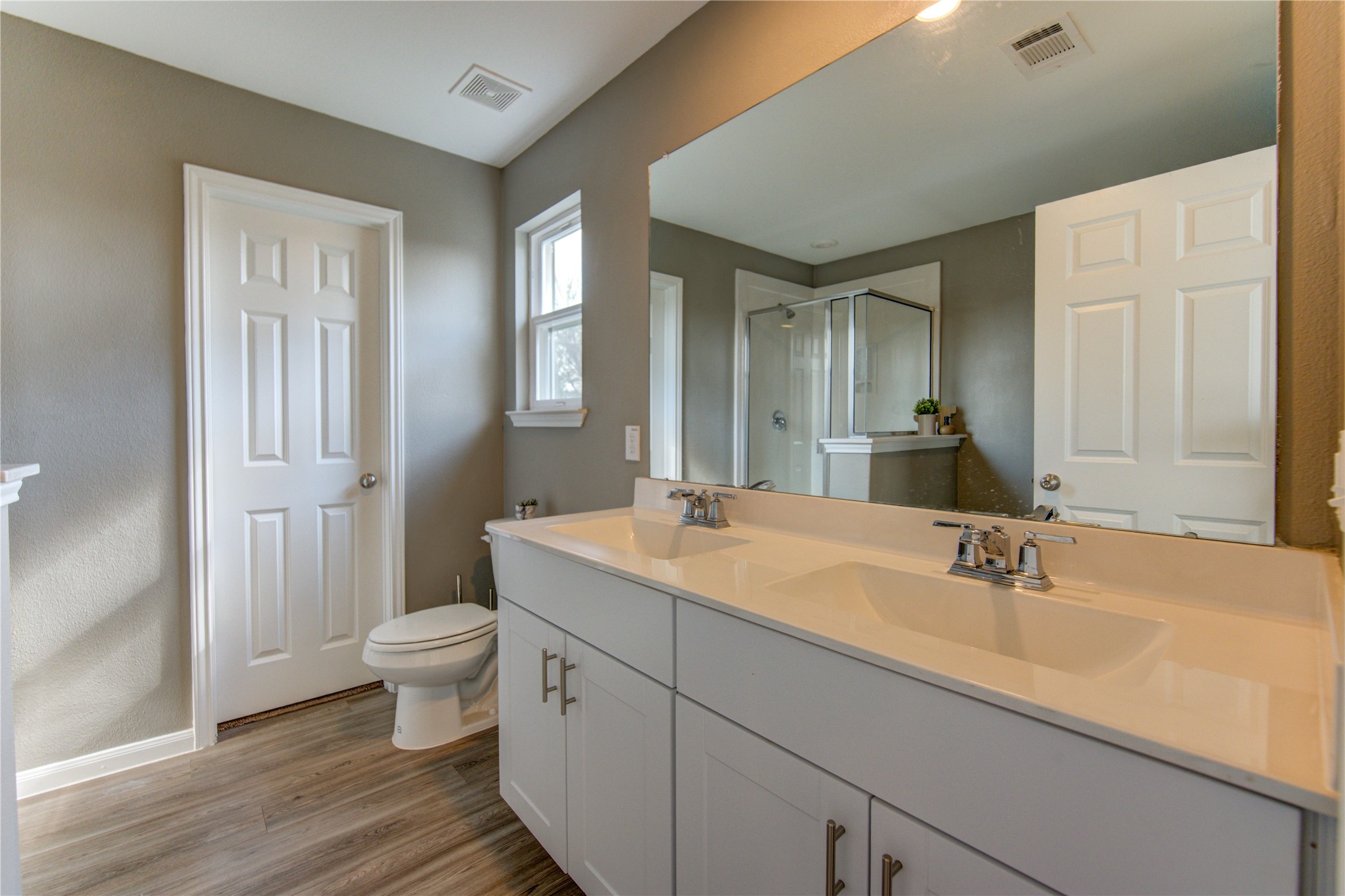 6706 Hobby Wind Ridge Drive Houston, TX 77075 - Photo 7 of 31 a bathroom with a sink and a mirror