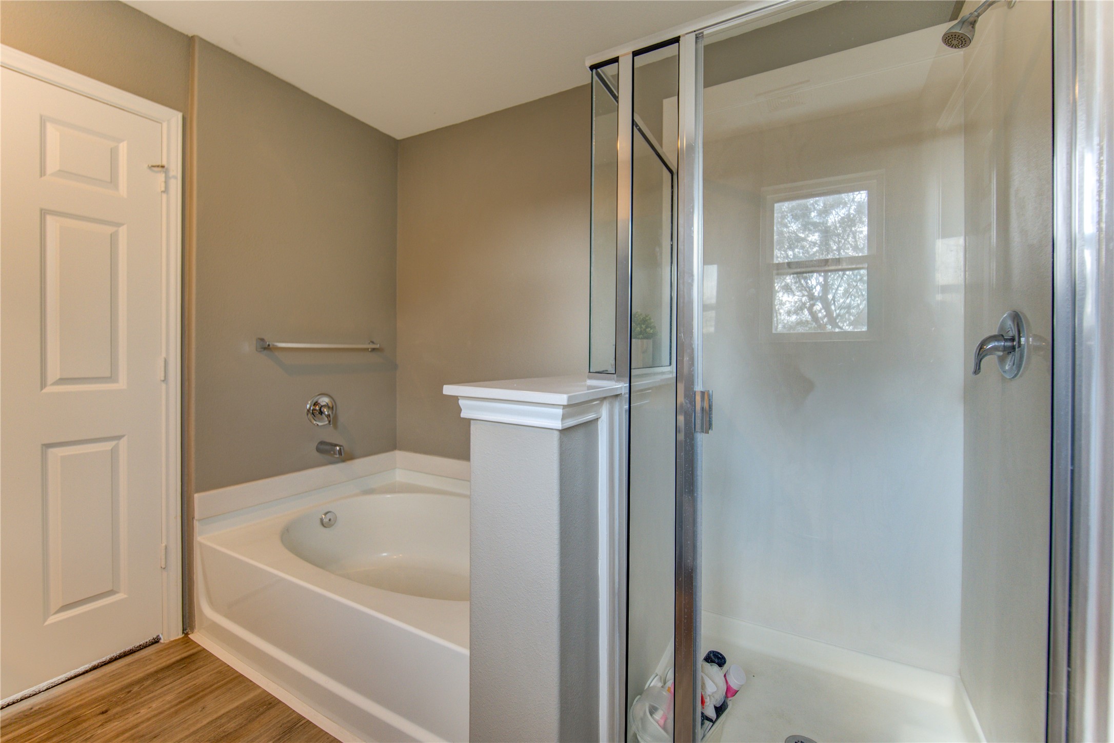 6706 Hobby Wind Ridge Drive Houston, TX 77075 - Photo 8 of 31 a bathroom with a bathtub and a shower