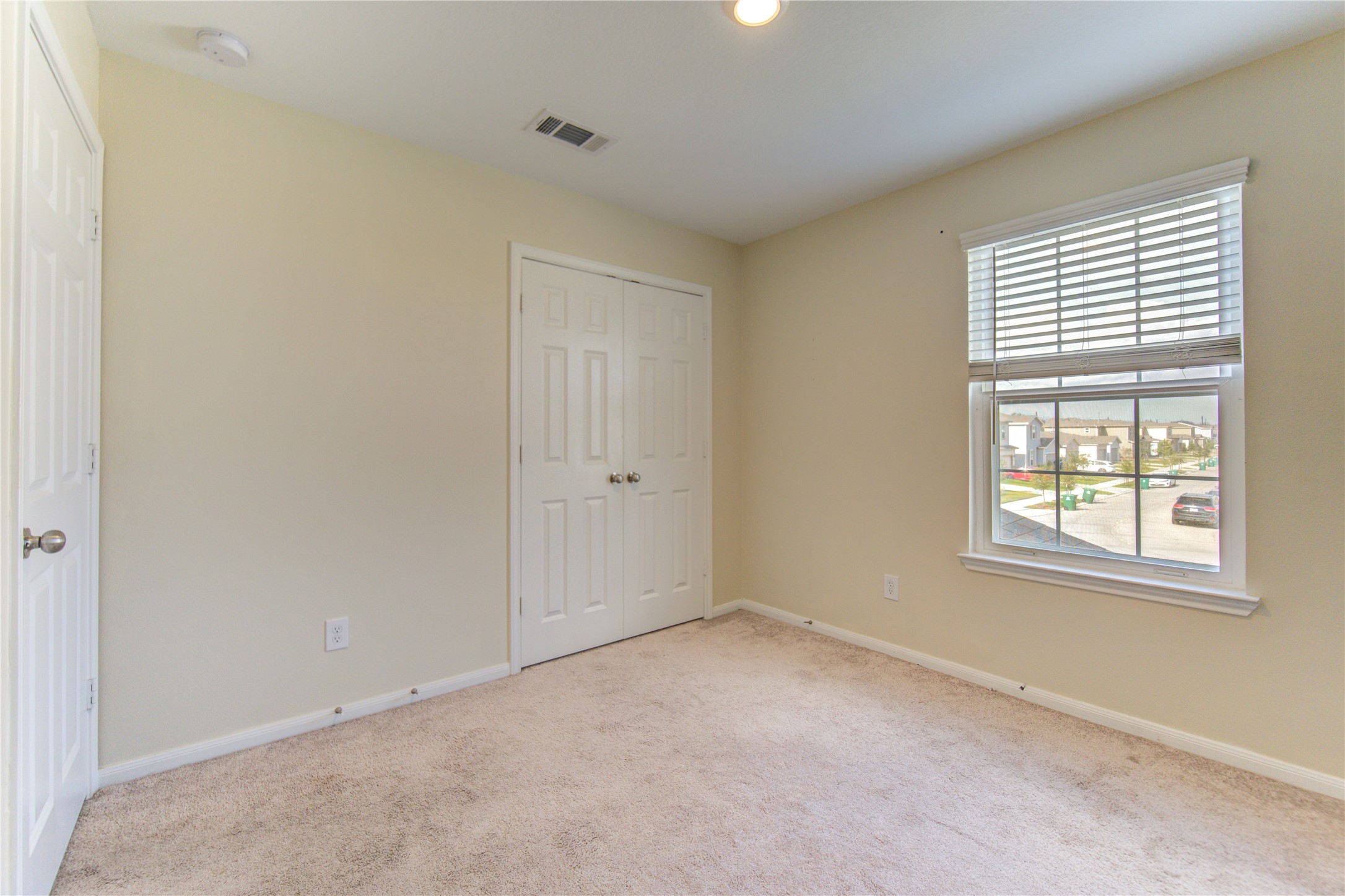 6706 Hobby Wind Ridge Drive Houston, TX 77075 - Photo 9 of 31 an empty room with windows