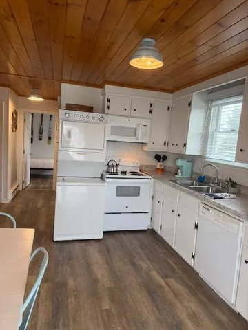 $1,085,000 | 542 Ocean Avenue, Wells, ME 04090