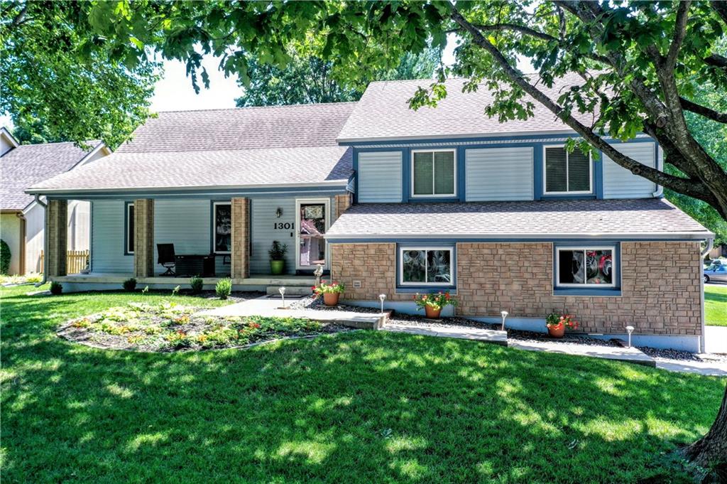 1301 Northeast Oakwood Dr  