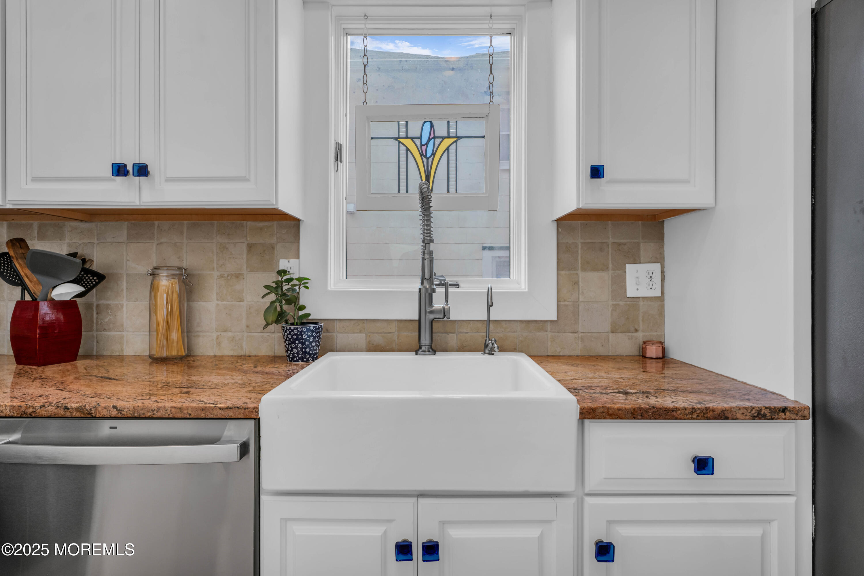 81 Pinckney Road Red Bank, NJ 07701 - Photo 12 of 38 photos_high_resolution_HOM04828