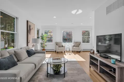 $899,000 | 81 Pinckney Road, Red Bank, NJ 07701