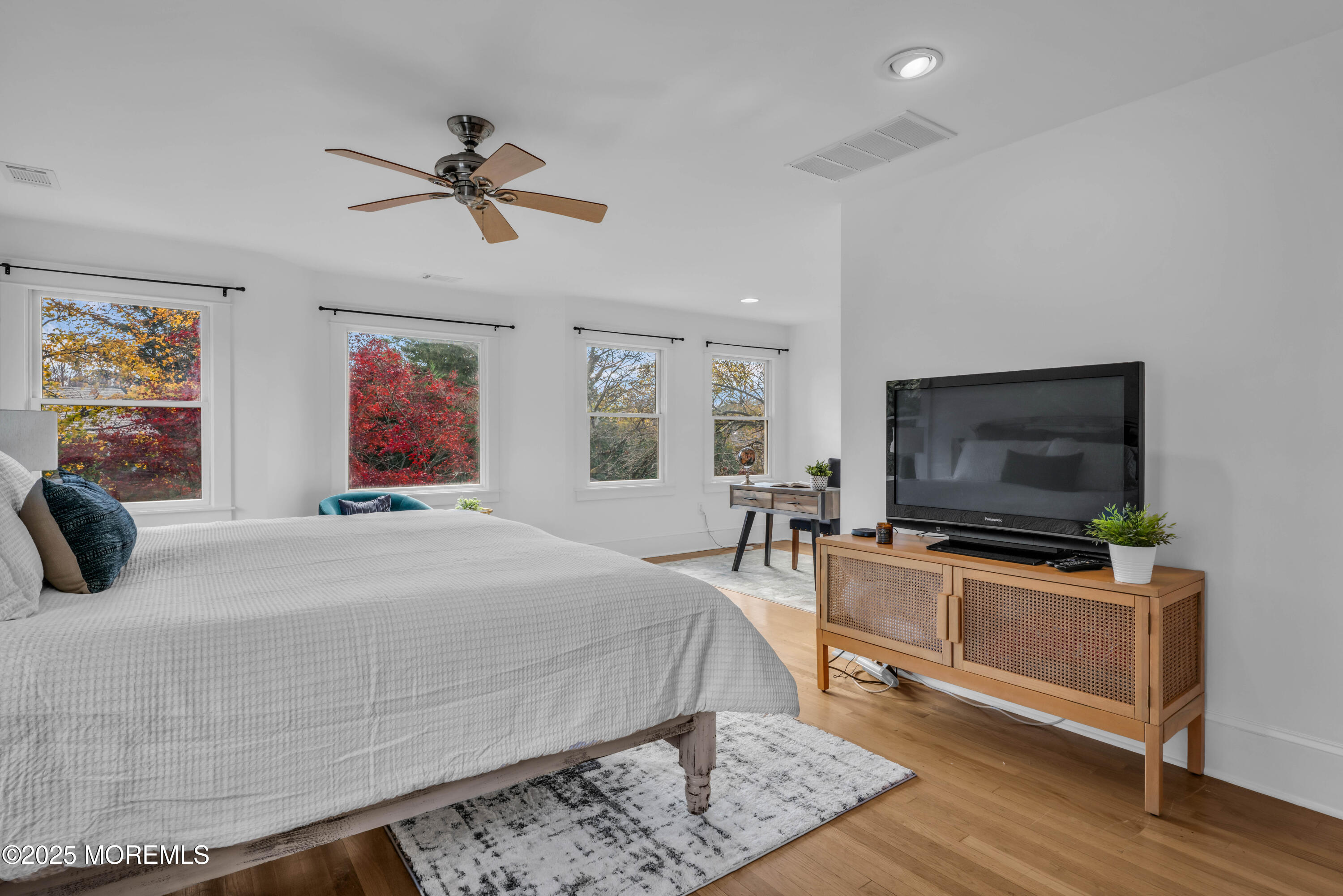 81 Pinckney Road Red Bank, NJ 07701 - Photo 23 of 38 photos_high_resolution_HOM04893