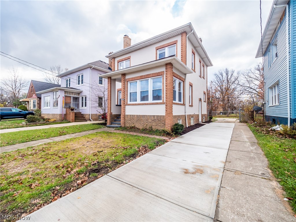 18312 Rosecliff Road Cleveland, OH 44119 - Photo 2 of 34 View of outside all seasons porch