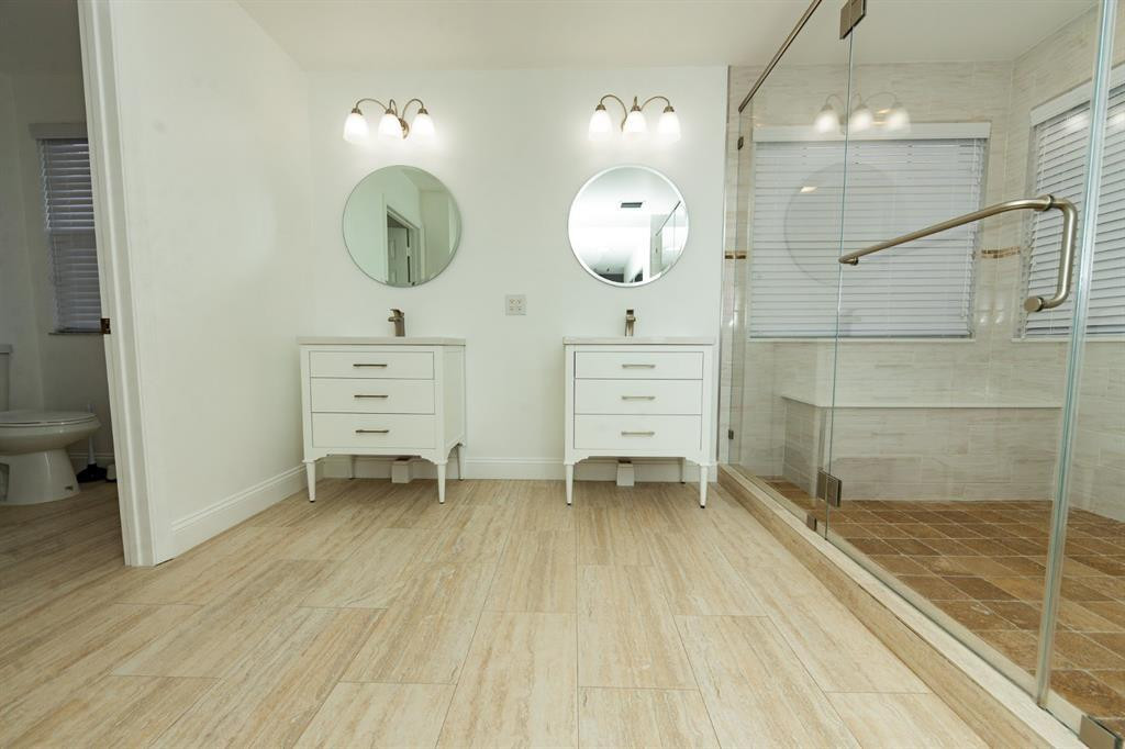 3375 Southwest 181st Terrace Miramar, FL 33029 - Photo 26 of 39 Primary bathroom
