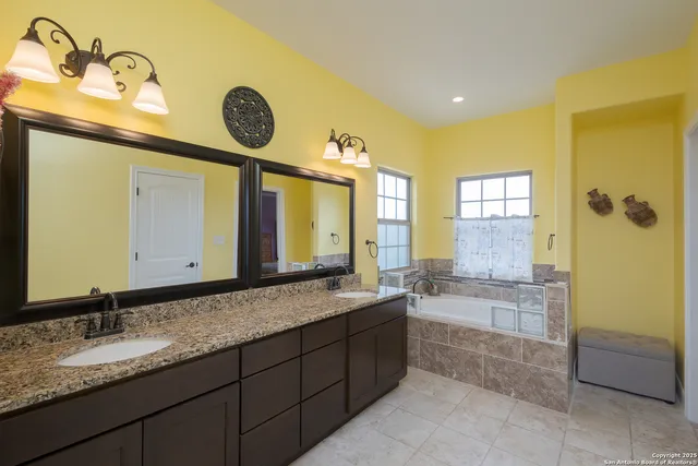 $780,000 | 12307 Van De Carr, Helotes, TX 78023