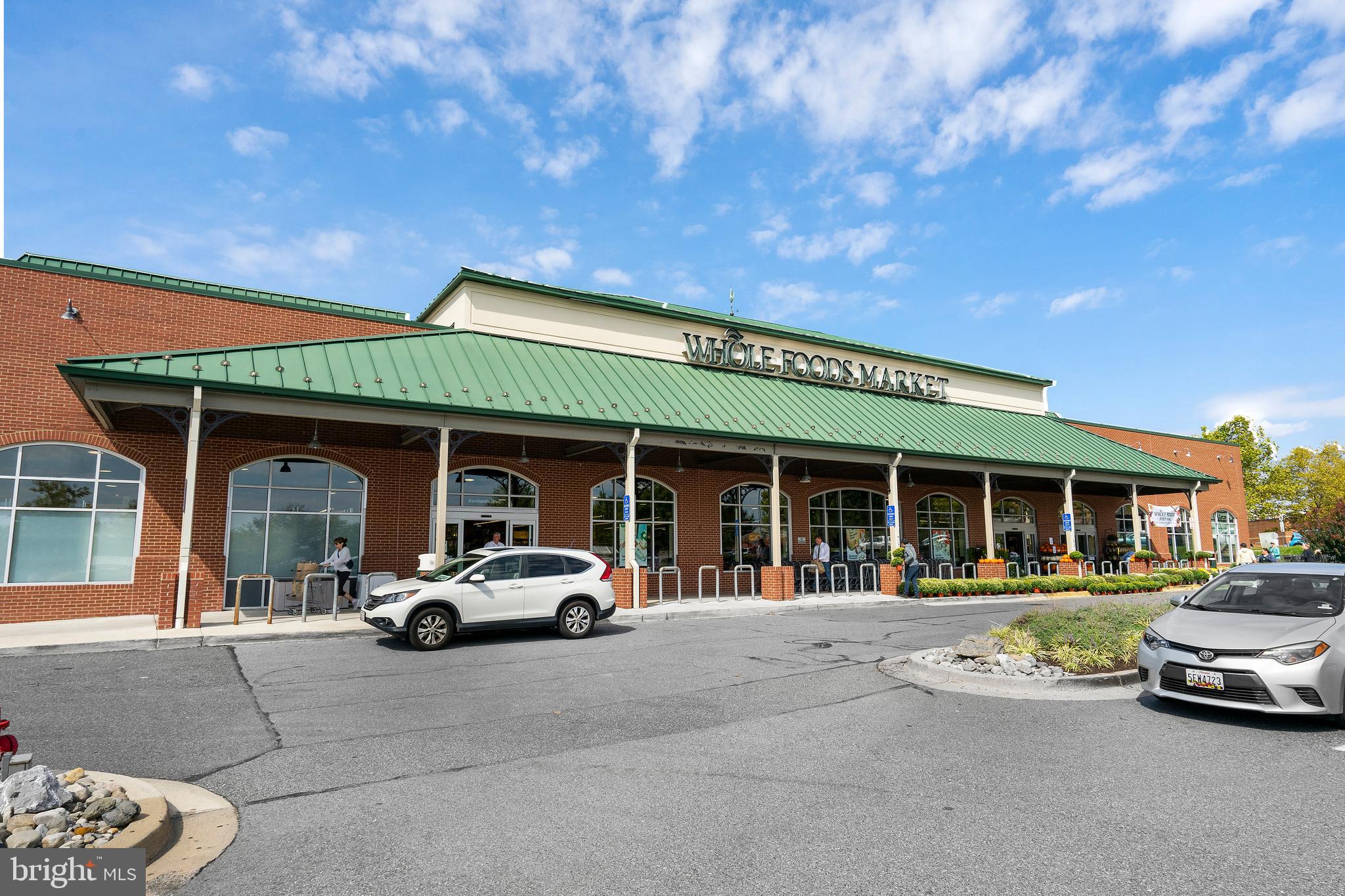 402 Main Street, Unit 300 Gaithersburg, MD 20878 - Photo 21 of 30 a car parked in front of a building