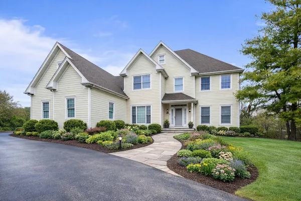 $960,000 | 190 Wood Street, Inverness, IL 60010