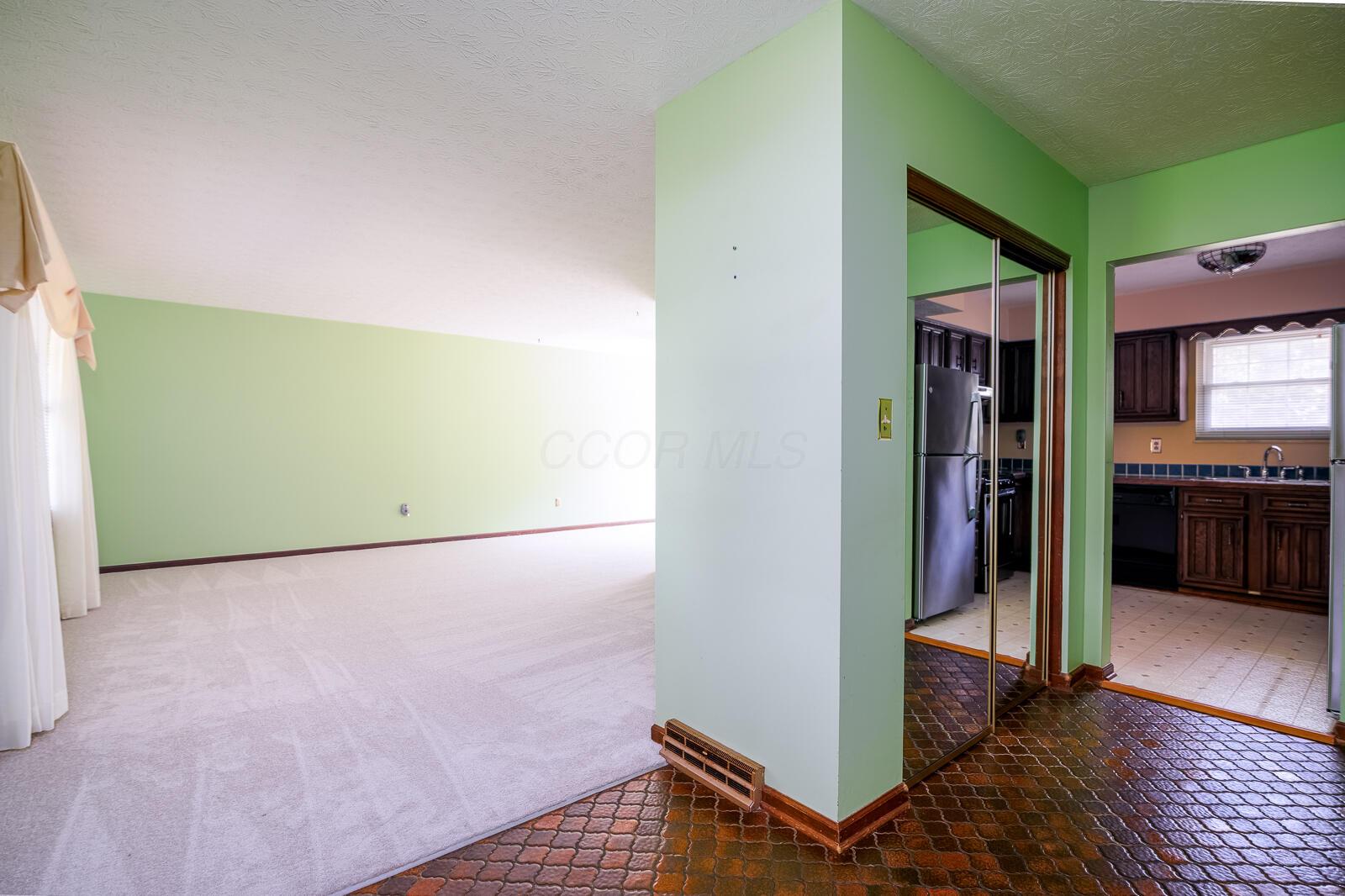 5881 Hughes Road Galena, OH 43021 - Photo 10 of 57 FOYER