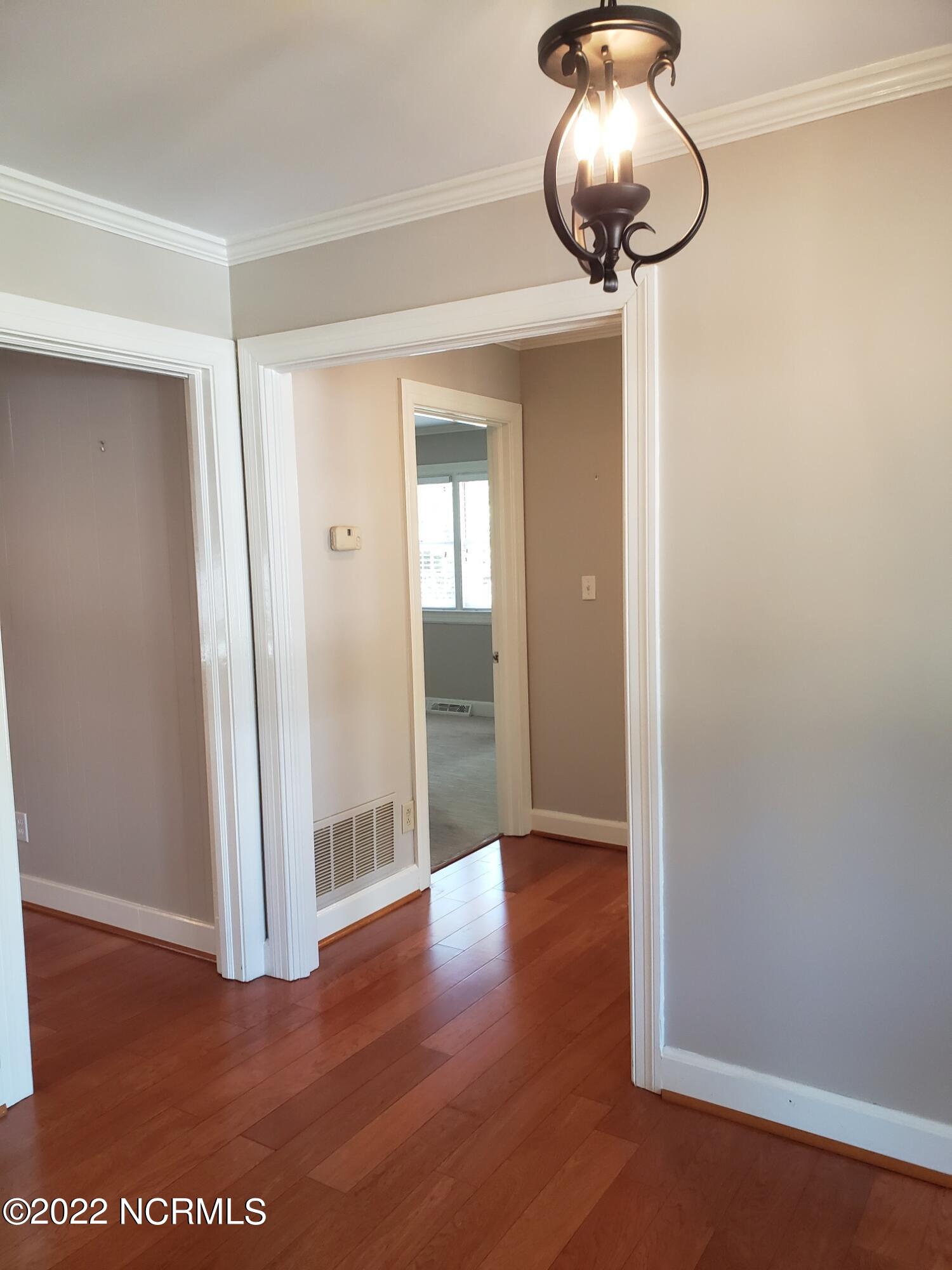 309 Canterbury Road Northwest Wilson, NC 27896 - Photo 2 of 33 FOYER