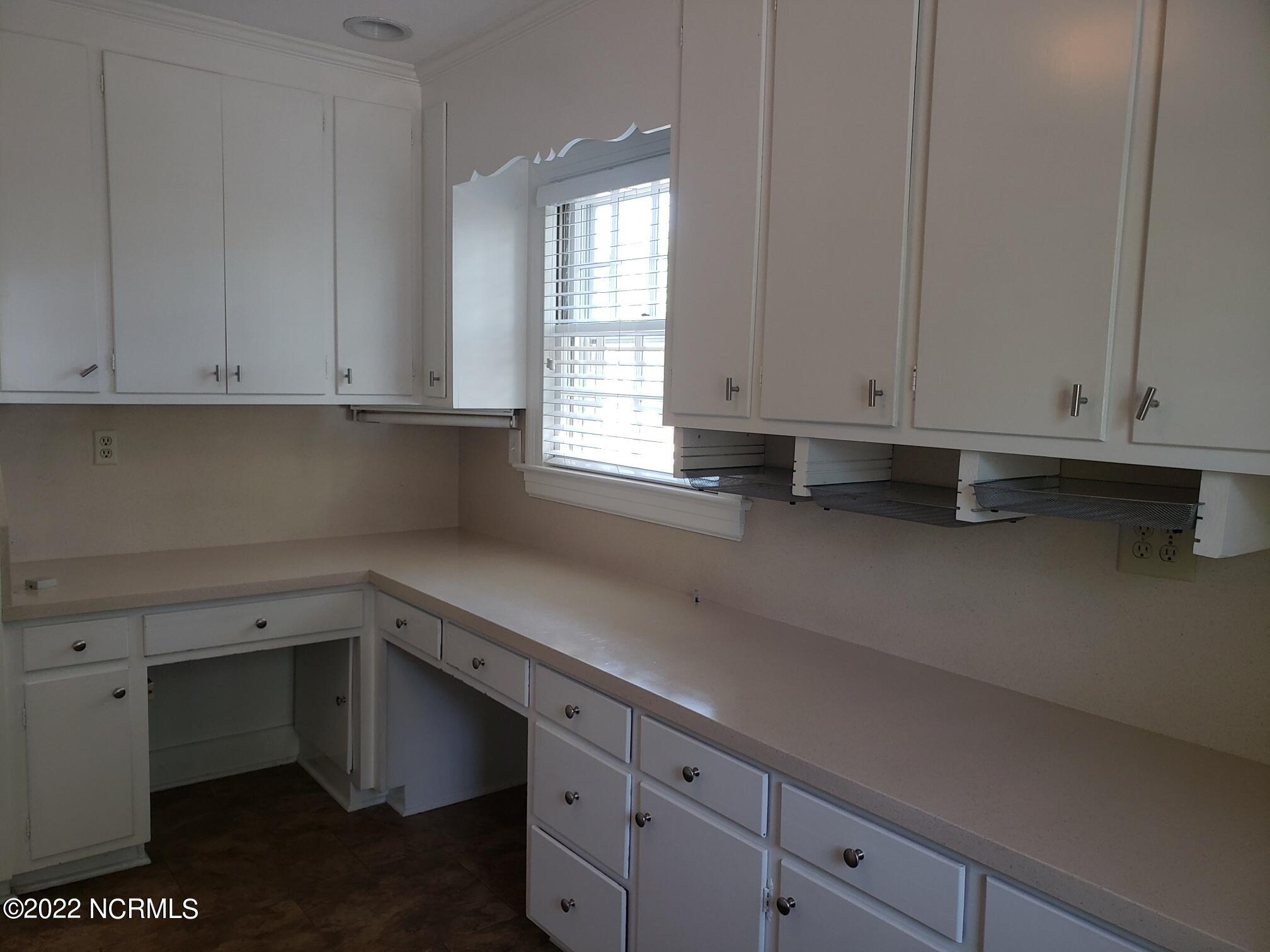 309 Canterbury Road Northwest Wilson, NC 27896 - Photo 9 of 33 STUDY/LAUNDRY ROOM