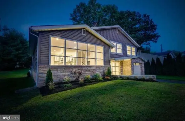 $649,000 | 4 Ivy Lane, Yardley, PA 19067