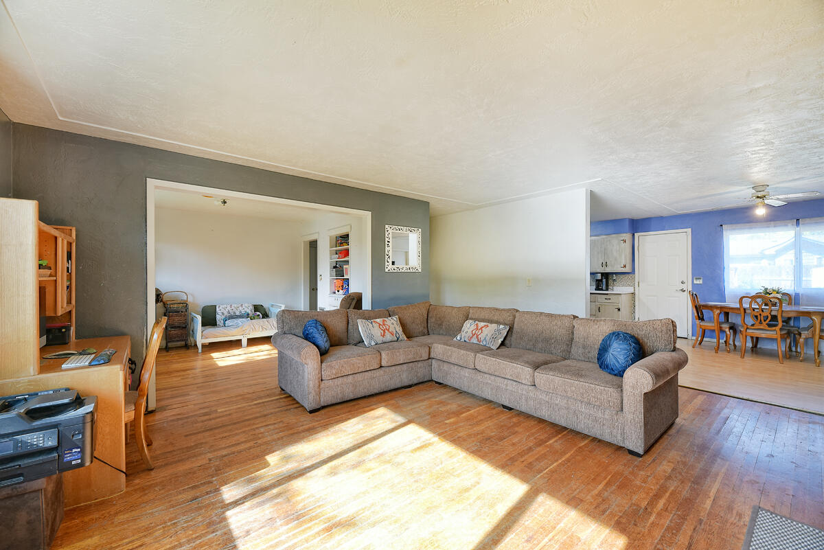710 North 3rd Street Central Point, OR 97502 - Photo 10 of 24 DSC_1135