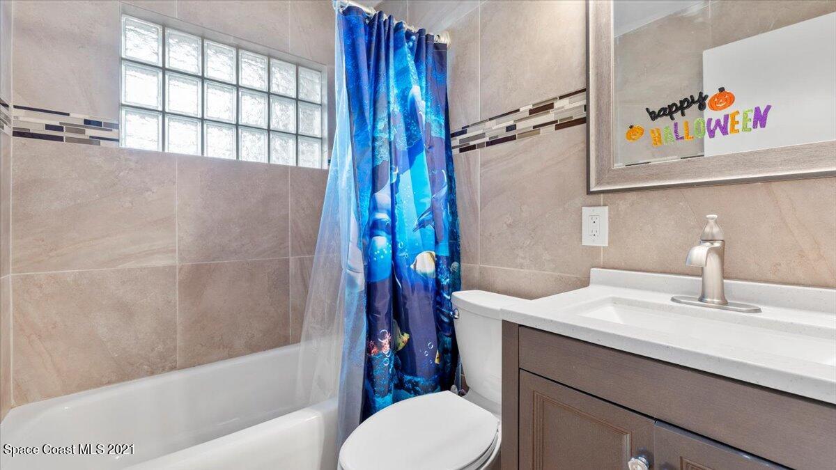 2255 King Richard Road Melbourne, FL 32935 - Photo 13 of 23 a bathroom with a sink a toilet and shower