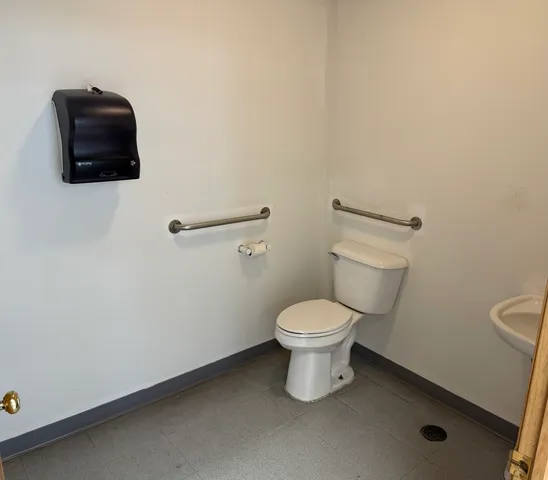 $2,400 | 553 Collins Street, Unit 1, Joliet, IL 60432