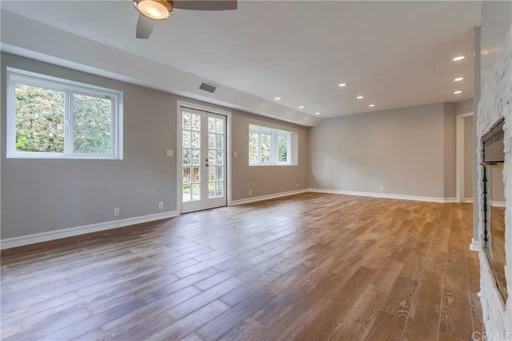 917 Emerald Street Redondo Beach, CA 90277 - Photo 11 of 75